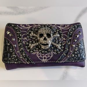 NWOT Skull crossbody purse.